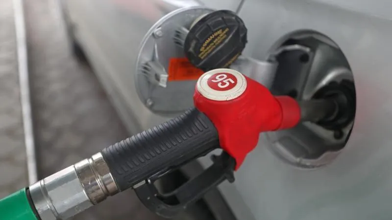 Le cours du carburant AI‑95 en bourse a bondi de 7,5 % en un jour