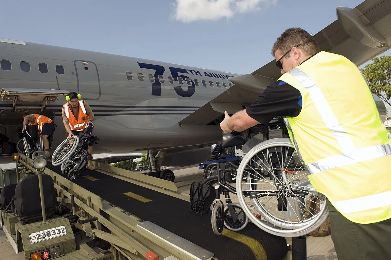 Victoire partielle pour les droits des personnes handicapées : certains accompagnants pourraient voyager gratuitement à partir de 2027