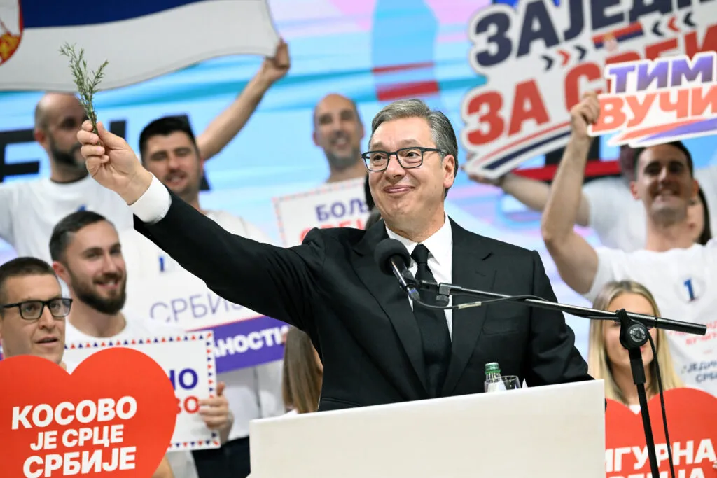Des étudiants en colère défient sérieusement le pouvoir de Vučić — une jeunesse ambitieuse face à l’expérience