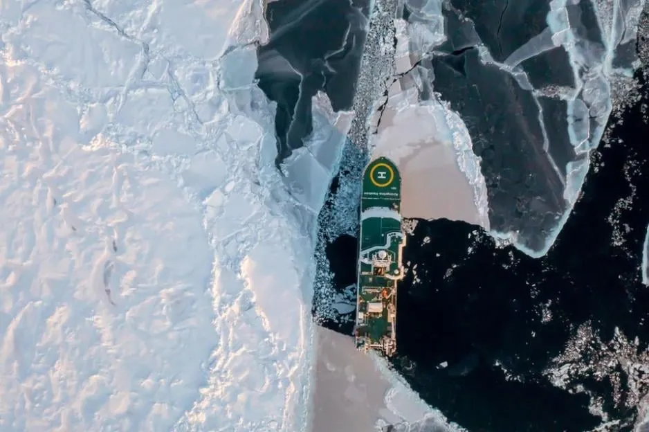 Les navires d’un milliardaire grec ont acheminé 2,35 Md€ de gaz arctique russe vers l’Europe cette année