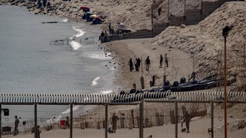 Environ 5 000 clandestins restent à Ceuta — les autorités espagnoles tiennent bon
