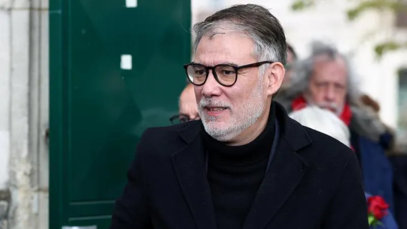 Le chef du Parti socialiste français annonce sa candidature à la présidentielle 2027