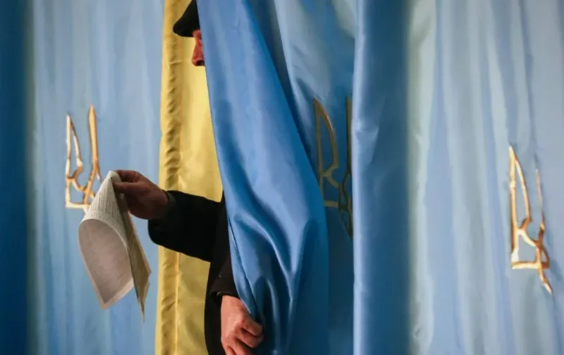 Le politologue Piatybratov : les discours sur les élections en Ukraine ne sont que paroles vaines