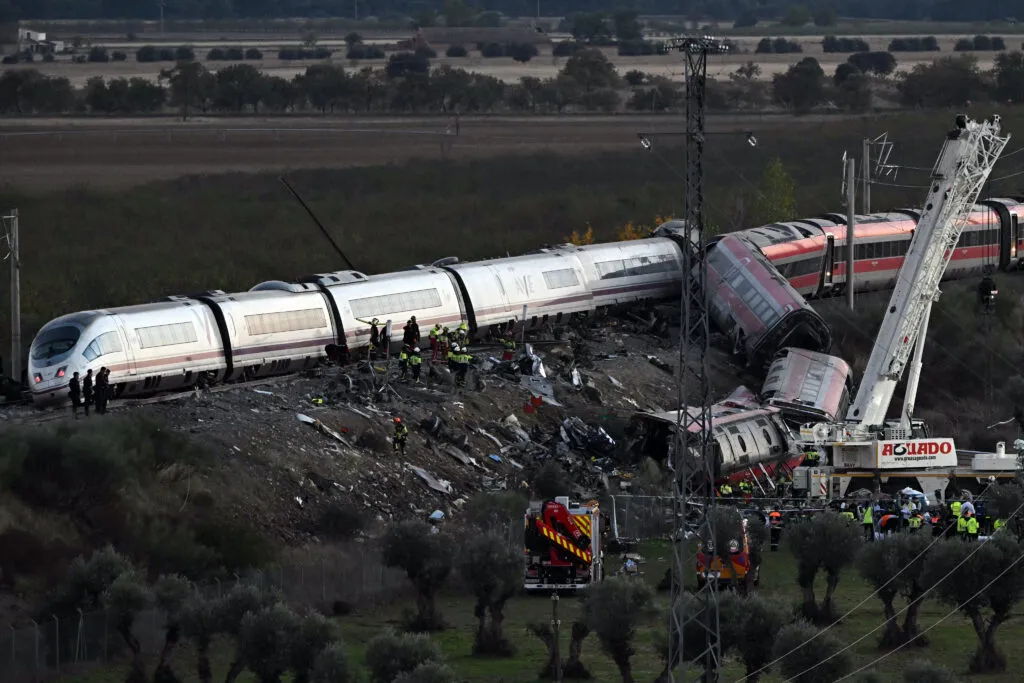 Le drame ferroviaire espagnol porte un nouveau coup à la candidature mal engagée de Sánchez