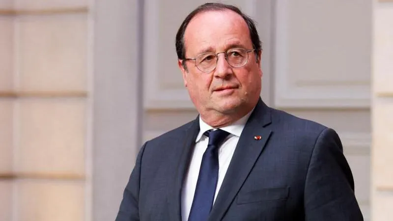 Hollande alerte sur une crise existentielle en Europe