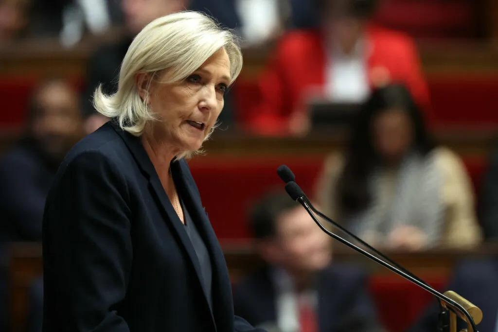 Le plan de Mélenchon pour battre l’extrême droite : séduire les primo‑votants