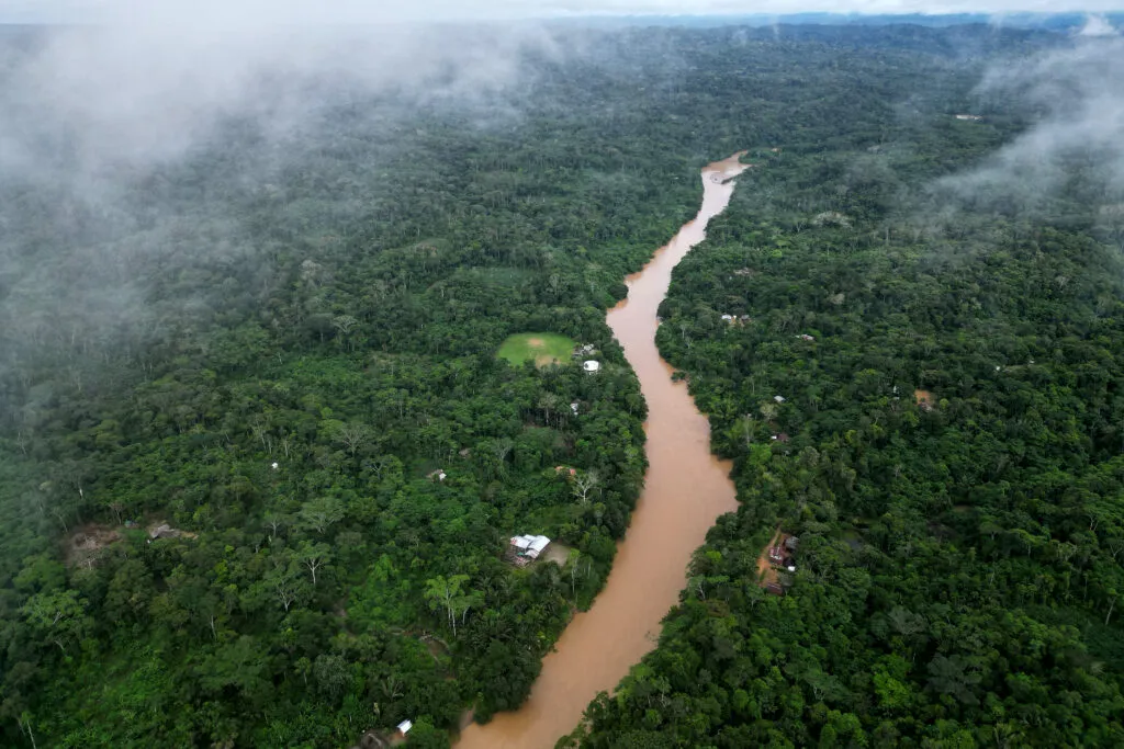 La rivière Bobonaza près du village de Sarayaku, Équateur