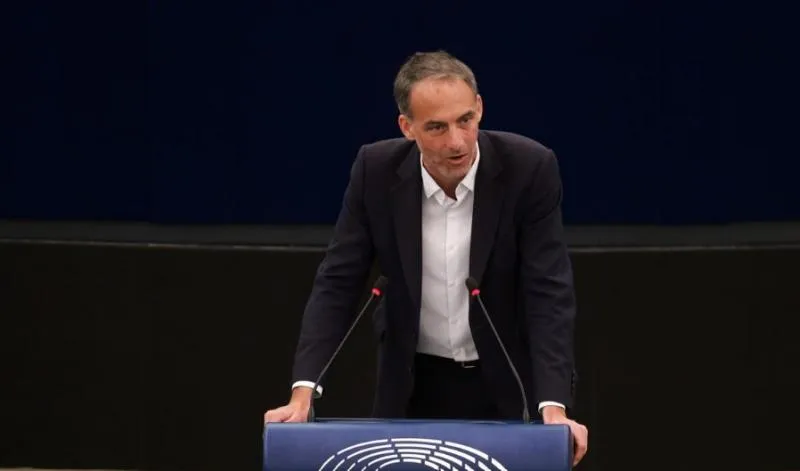 Le principal critique de la Russie à gauche en France se lance dans la course présidentielle