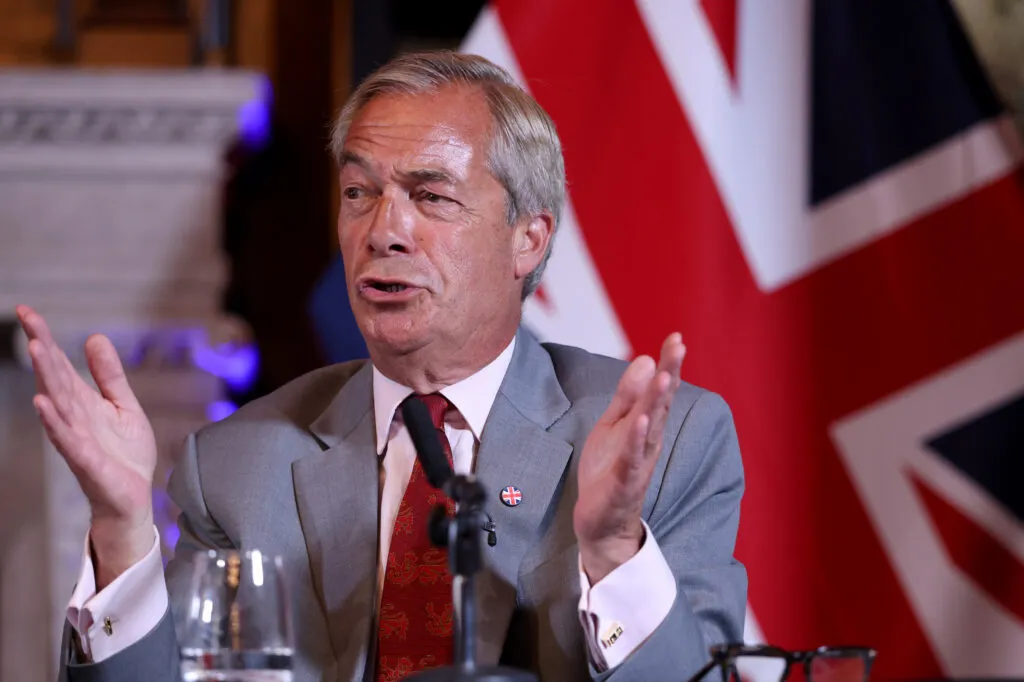 Nigel Farage se présente en héros local déterminé à réparer Clacton